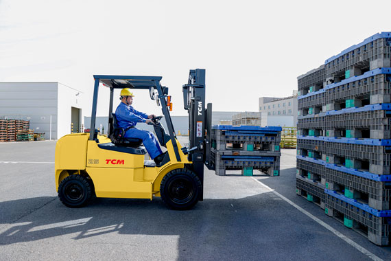 TCM T5 Series Counterbalance Forklift Truck is being operated in warehouse