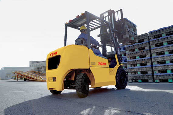 TCM T5 Series Counterbalance Forklift Truck is being operated outdoors